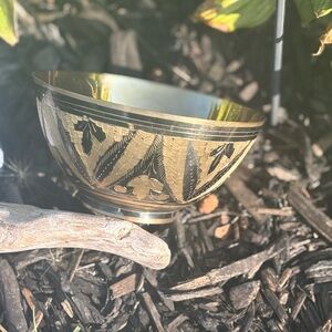 ⭐️ Vintage handmade engraved sound Bowl